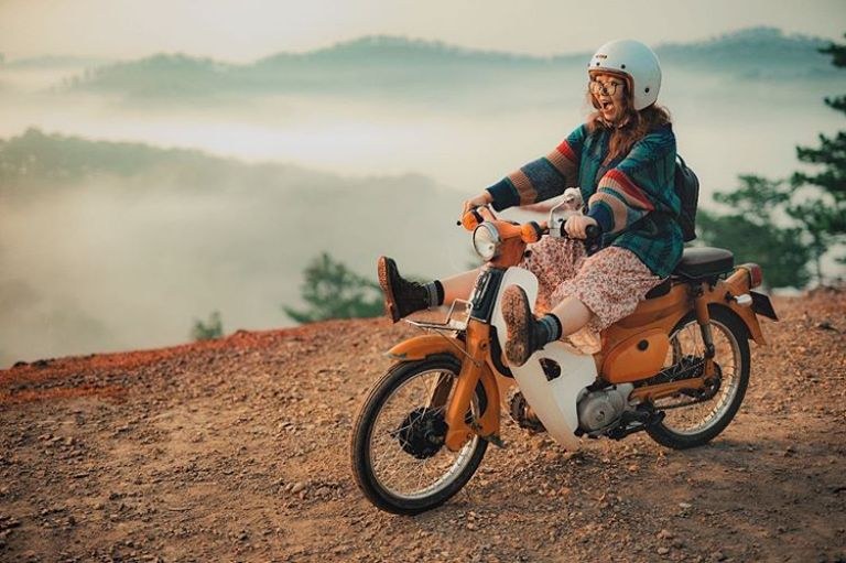 胡志明到大叻機車山路